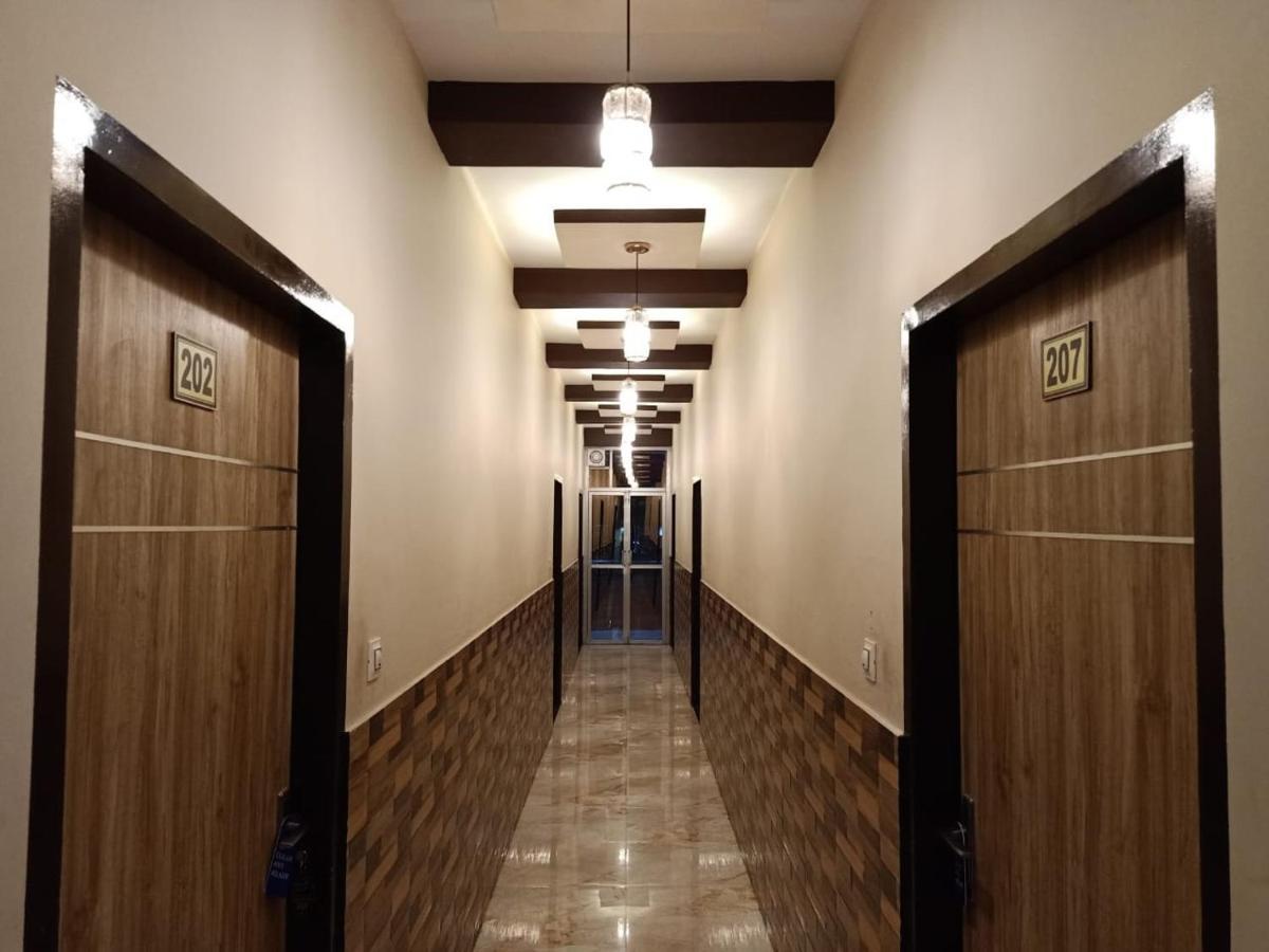 Maan Hotel And Restaurant Алвар Екстериор снимка