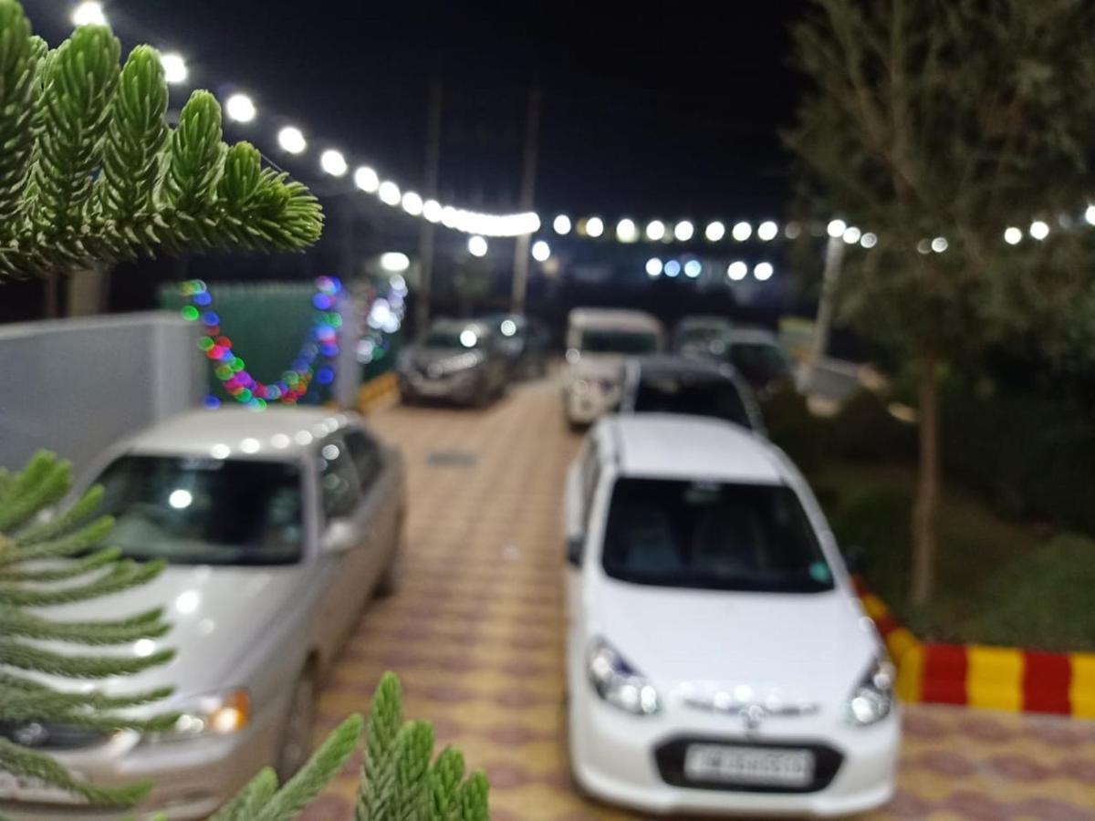 Maan Hotel And Restaurant Алвар Екстериор снимка