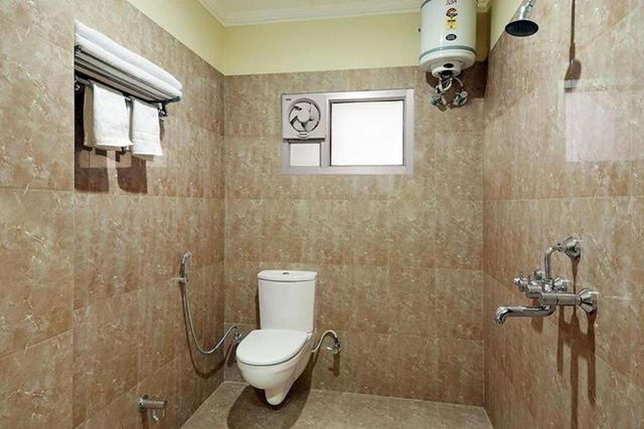 Maan Hotel And Restaurant Алвар Екстериор снимка